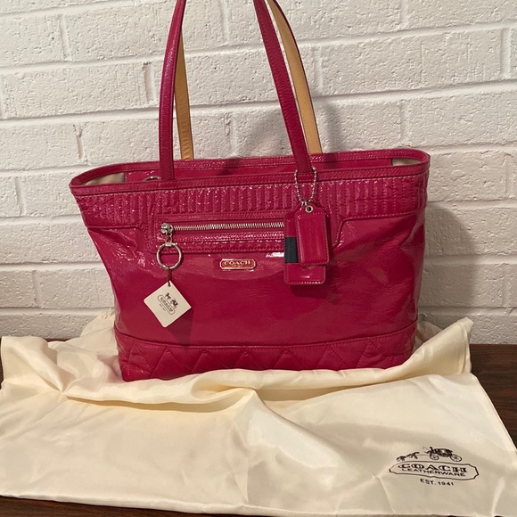 COACH POPPY Liquid Gloss TOTE, Magenta - Picture 2 of 16